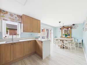 Kitchen/Diner- click for photo gallery